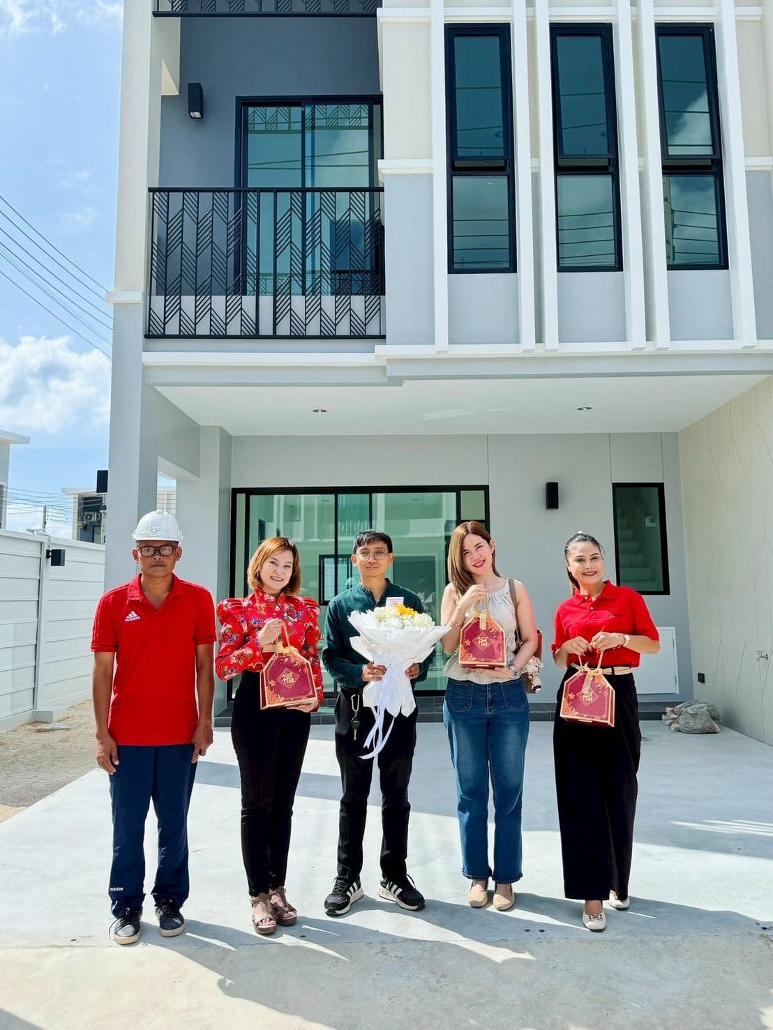 CPN PROPERTY มอบส้มมงคล แก่ลูกบ้านโครงการ เค-อเวนิว 2